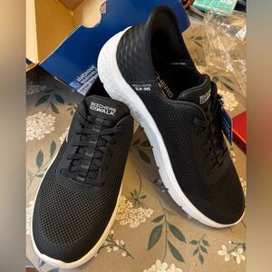 Skechers Go Walk Flex Grand Entry Black Step ins Sneakers. NIB size 10 Wide.